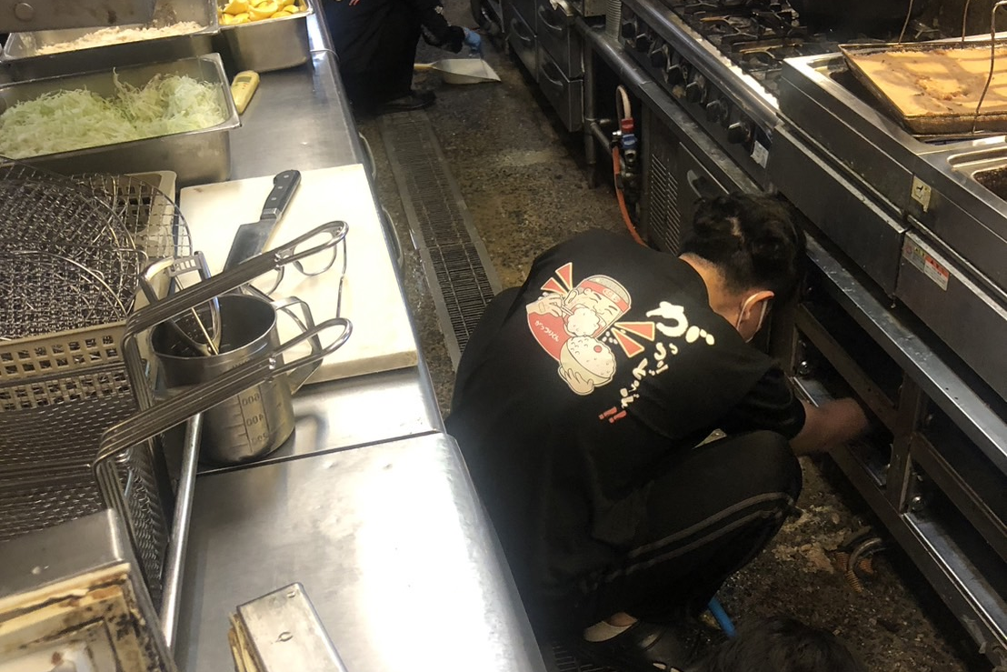 朝7時から働くミャンマー人スタッフの様子